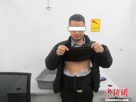 一香港籍旅客绑藏25部苹果手机经拱北口岸入境被查