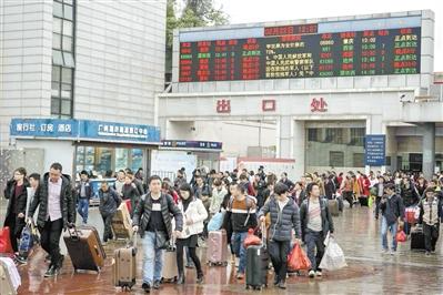 广州火车站春节后旅客回流。 高鹤涛、黄焕然 摄