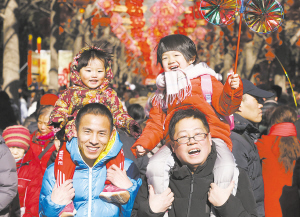 越来越多人旅游过节 中国游客文明形象大有改善
