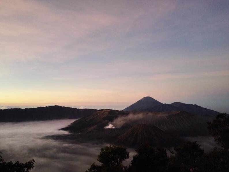 印尼婆罗摩火山.jpg