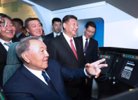 习近平同哈萨克斯坦总统纳扎尔巴耶夫共同参观阿斯塔纳专项世博会中国国家馆 并出席中哈亚欧跨境运输视频连线仪式
