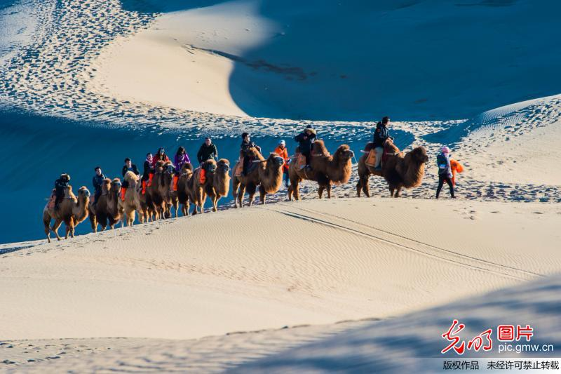 甘肃敦煌：新春旅游破冰升温