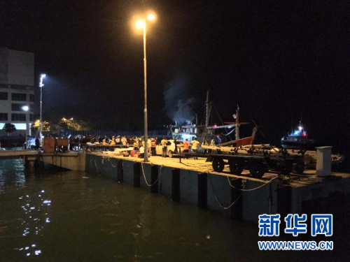 1月30日，获救中国游客抵达马来西亚哥打基纳巴卢。 马来西亚沙巴州沉船事件获救的中国游客30日凌晨抵达哥打基纳巴卢。新华社记者刘彤摄