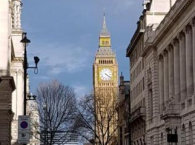 英首相官邸及伦敦警察总部降半旗 哀悼恐袭死者