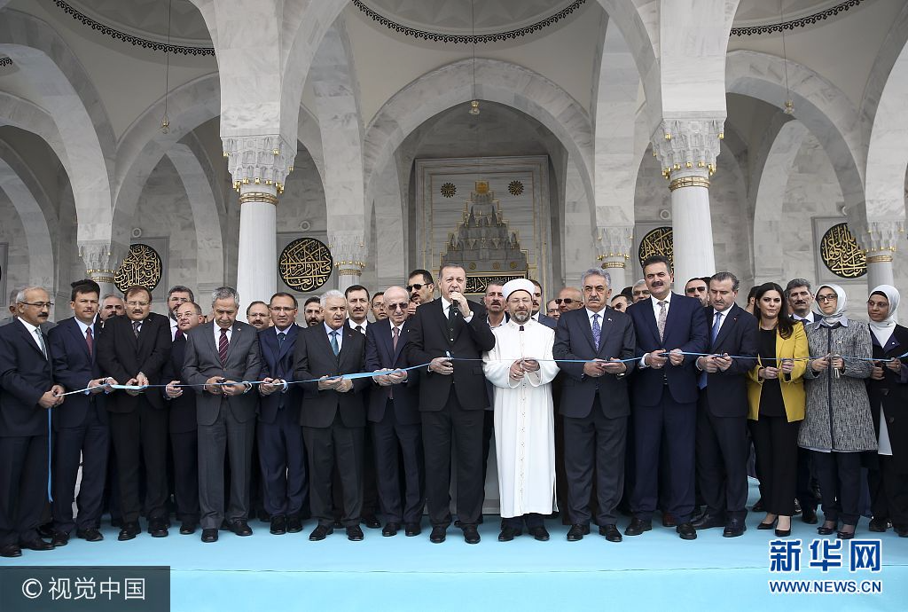 土耳其总统埃尔多安出席清真寺揭幕仪式