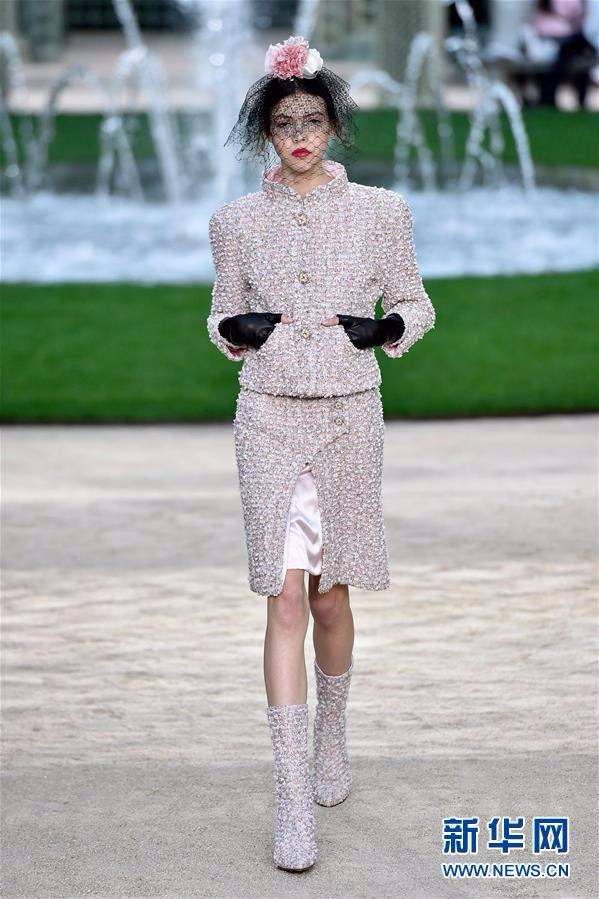 （国际）（3）巴黎时装周：香奈儿发布春夏高级定制新品
