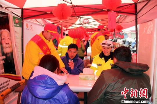 寒风冷雨难阻摩托车大军前往珠三角“淘金”