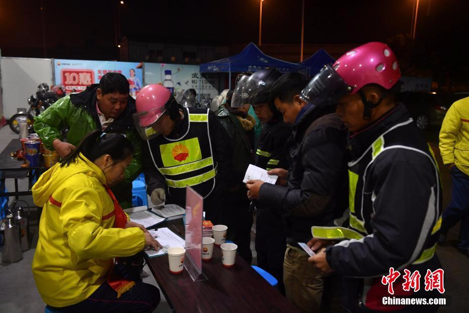 福建春运“铁骑返乡”启动