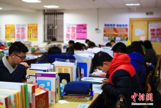 资料图：图为一间大学的自习室。 林伊涵 摄