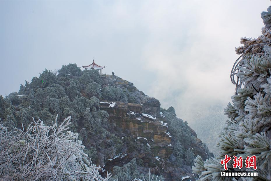 春雪、雾凇、冰挂装扮江西庐山宛若童话世界