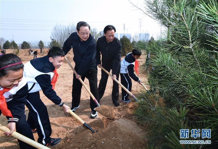 （XHDW）（6）党和国家领导人参加首都义务植树活动