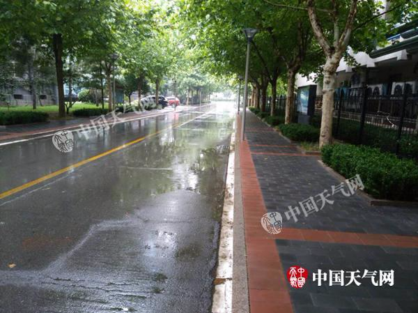 北方降雨降温秋意显 江南月底前暑热难消