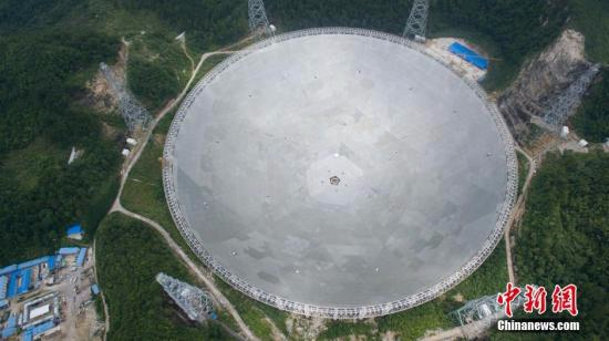位于中国贵州省内的500米口径球面射电望远镜（FAST）。 <span target='_blank' href='http://www.chinanews.com/'></div>中新社</span>记者 贺俊怡 摄