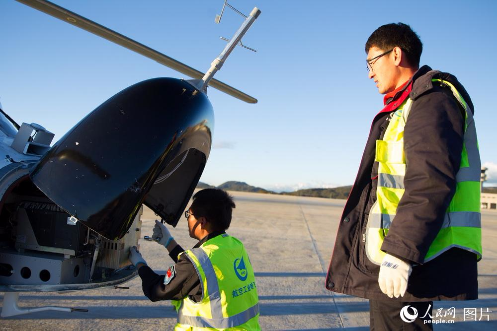 ac312E高原试飞成功  岳书华 摄