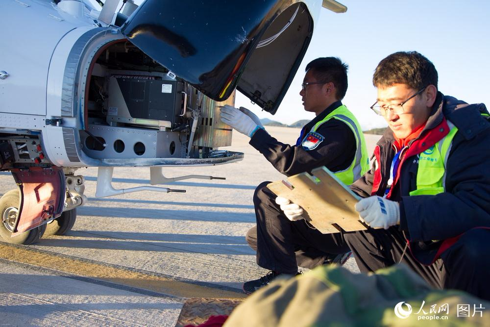 ac312E高原试飞成功  岳书华 摄