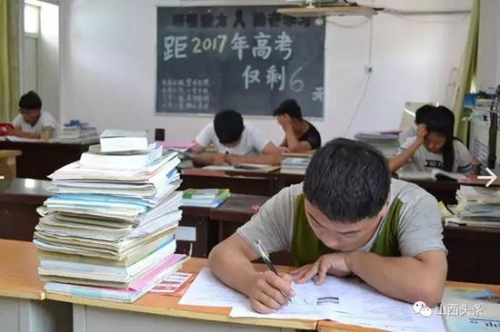 中国教育歧视观察：中国为艾滋患儿设高考考场被批歧视 坦率面对HIV并不简单