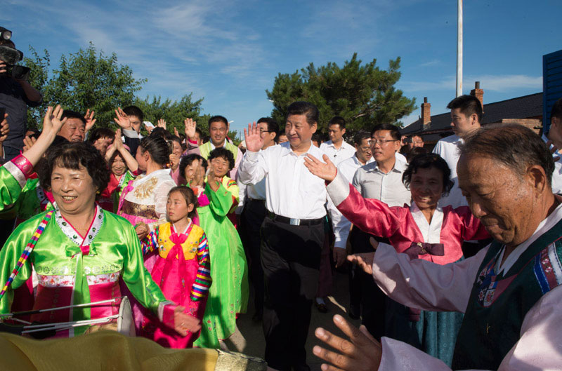 2015年习近平与群众在一起的亲密瞬间(组图)