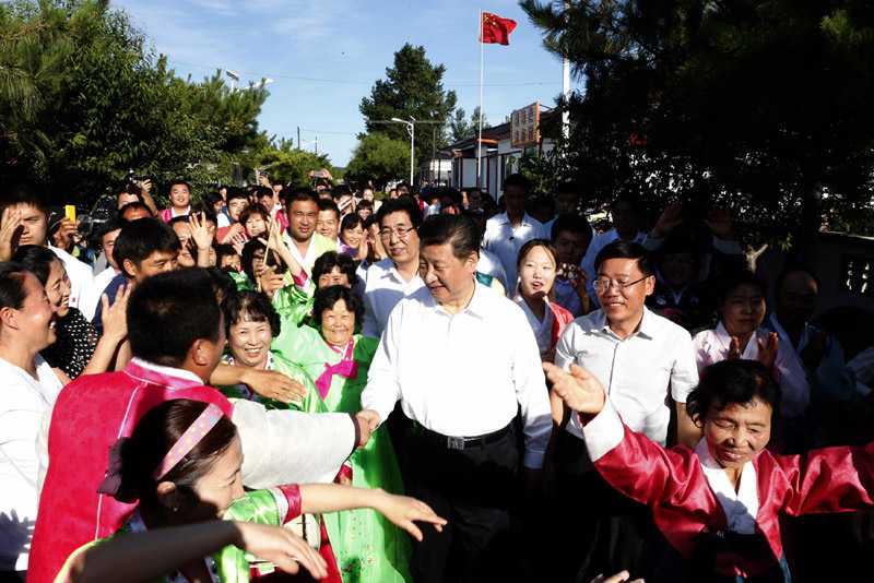 2015年习近平与群众在一起的亲密瞬间(组图)